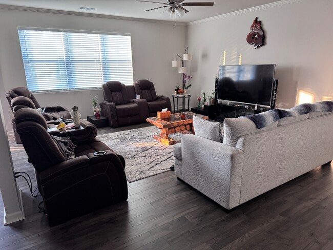 Foto del edificio - 1919 Aquinas Ct