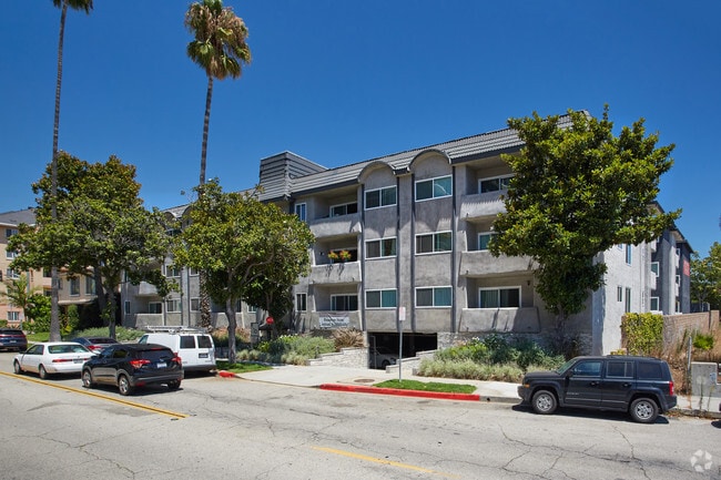 Building Photo - 720 Louise Apartments