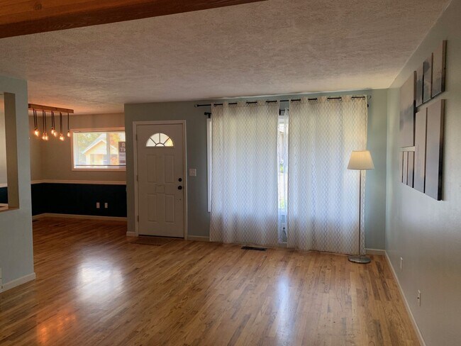 Foto del edificio - 4 Bedrooms, 2 Bathrooms, Daylight Ranch wi...