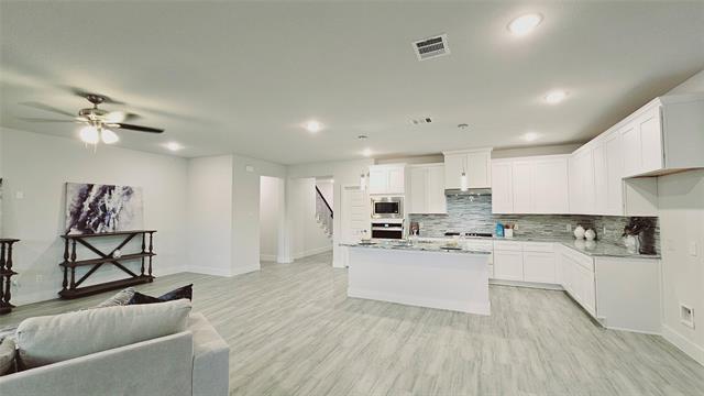 Building Photo - 5230 Royal Lake Dr