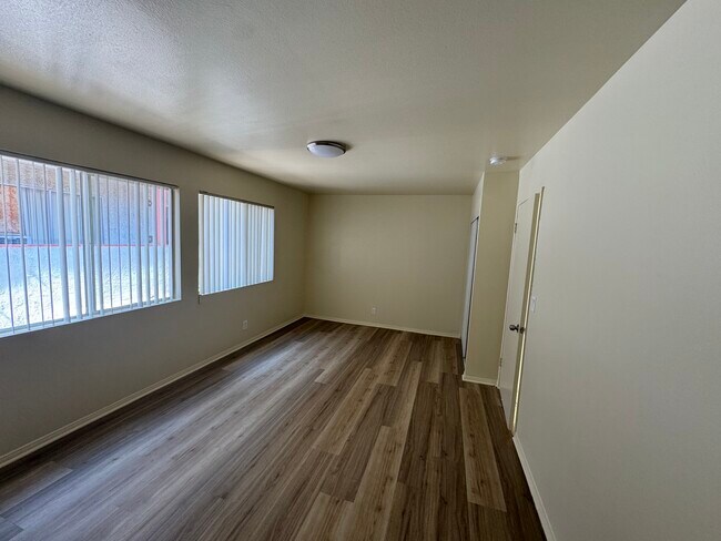 Foto del edificio - 13750 Vanowen St