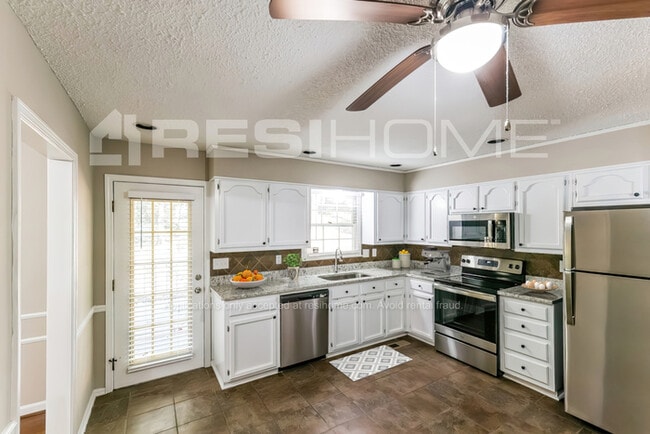 Building Photo - 1028 Independence Ct