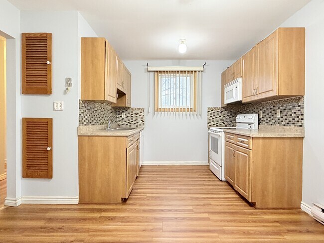 Photo du bâtiment - 8401 Darlington Crescent