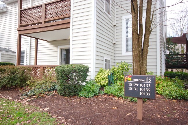 Foto del edificio - 10129 Oakton Terrace Rd