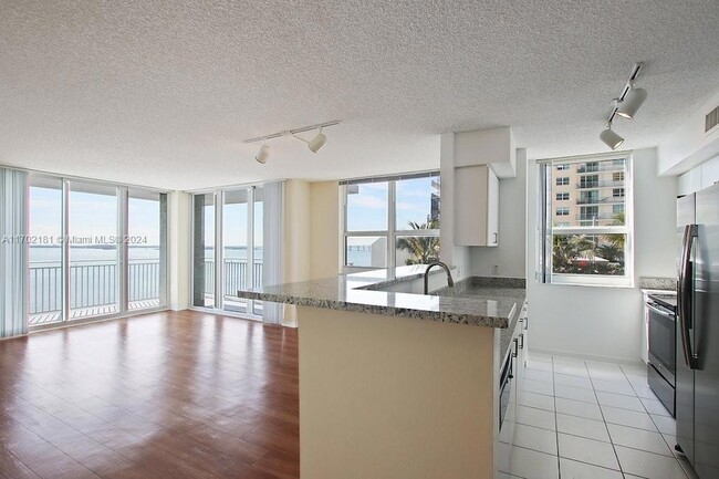 Building Photo - 1111 Brickell Bay Dr