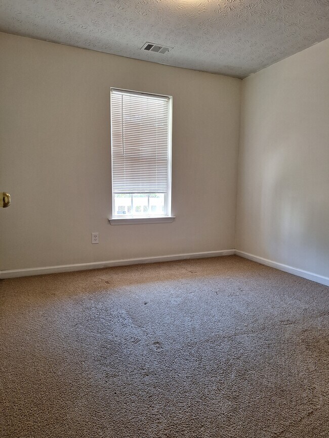Building Photo - 975 Windwood Ct