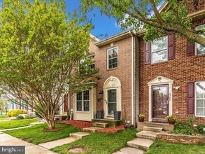 Building Photo - 6338 Towncrest Ct