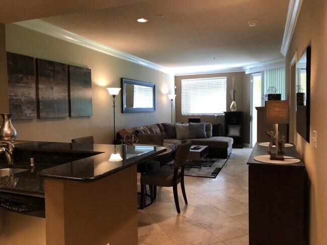 Foto del edificio - Meridian FURNISHED 2 BDR /2 BATH Luxury Condo - RESORT STYLE LIVING, 1-1/2 Blocks From The Heart ...