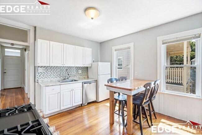 Foto del edificio - 73 Neponset Ave