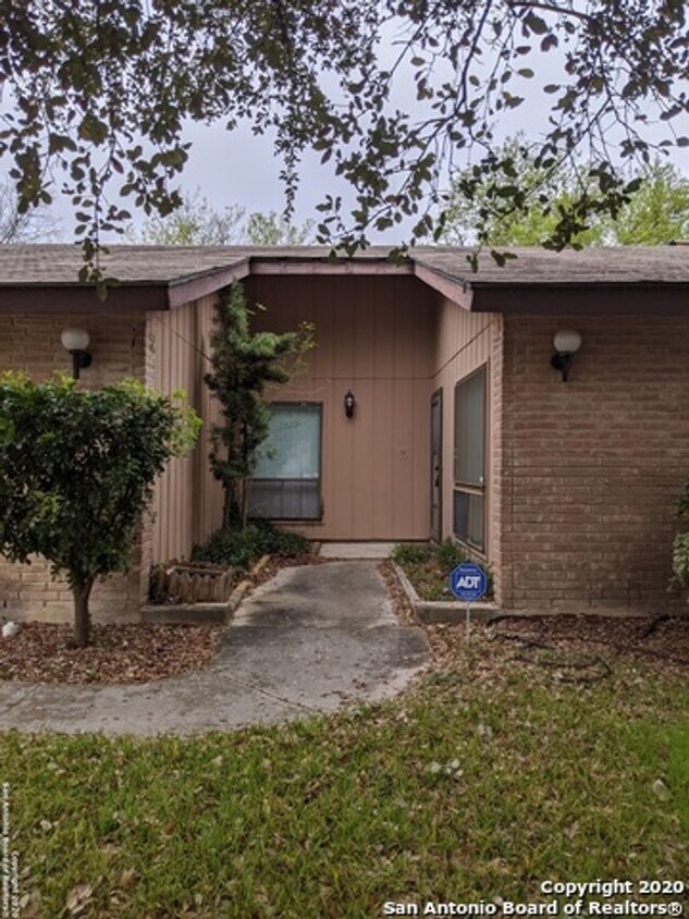 Foto del edificio - **Single-Story Home on Large Lot in Olympia subdivision**