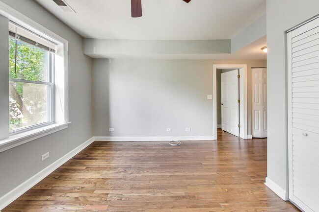 Building Photo - 3216 W Berteau Ave