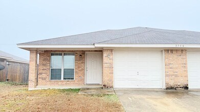 Building Photo - 2706 Vernice Loop