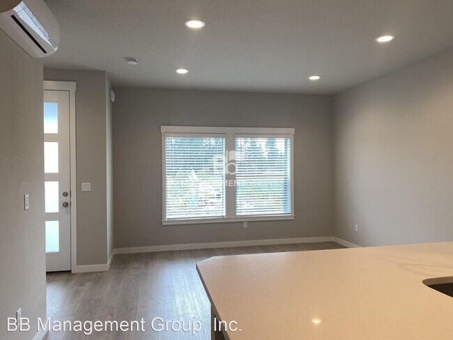 Foto del edificio - 3 br, 2.5 bath House - 16573 SE Sunshower ...