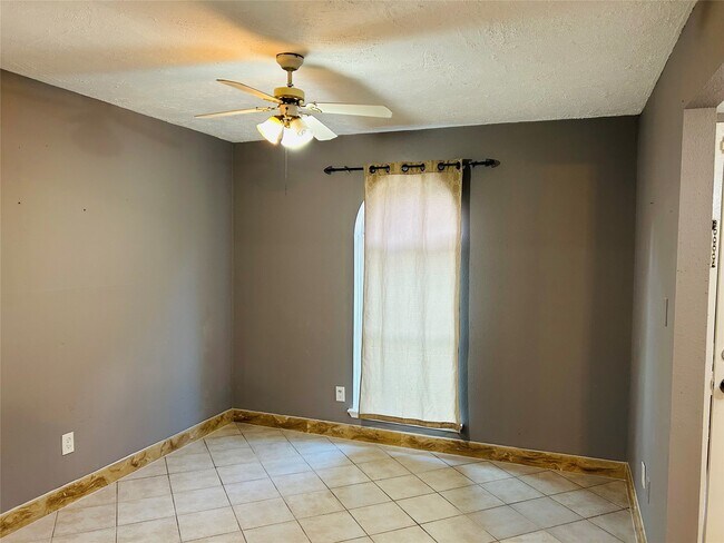 Foto del edificio - 7619 Vernwood St