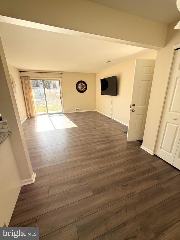 Foto del edificio - 64 Dover Ct