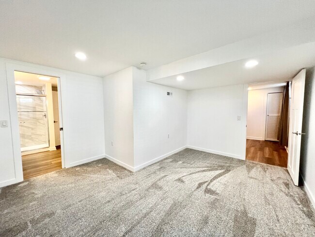 Building Photo - 4316 Sandhill Dr