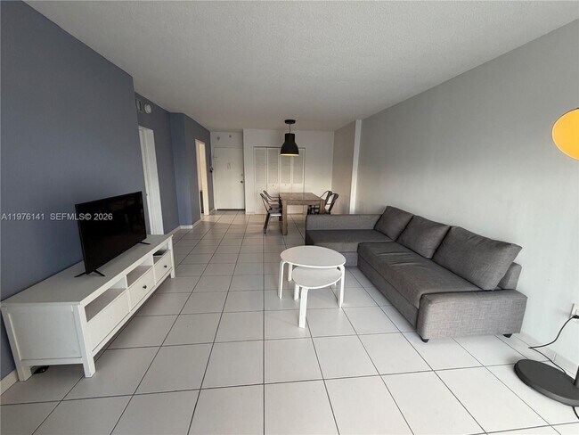 Foto del edificio - 400 Kings Point Dr