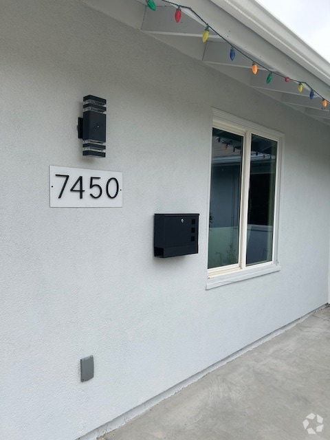 Building Photo - 7450 Ponce Ave