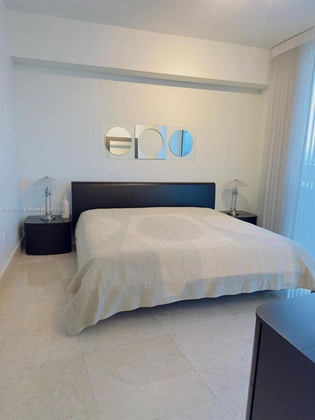 Foto del edificio - 6515 Collins Ave