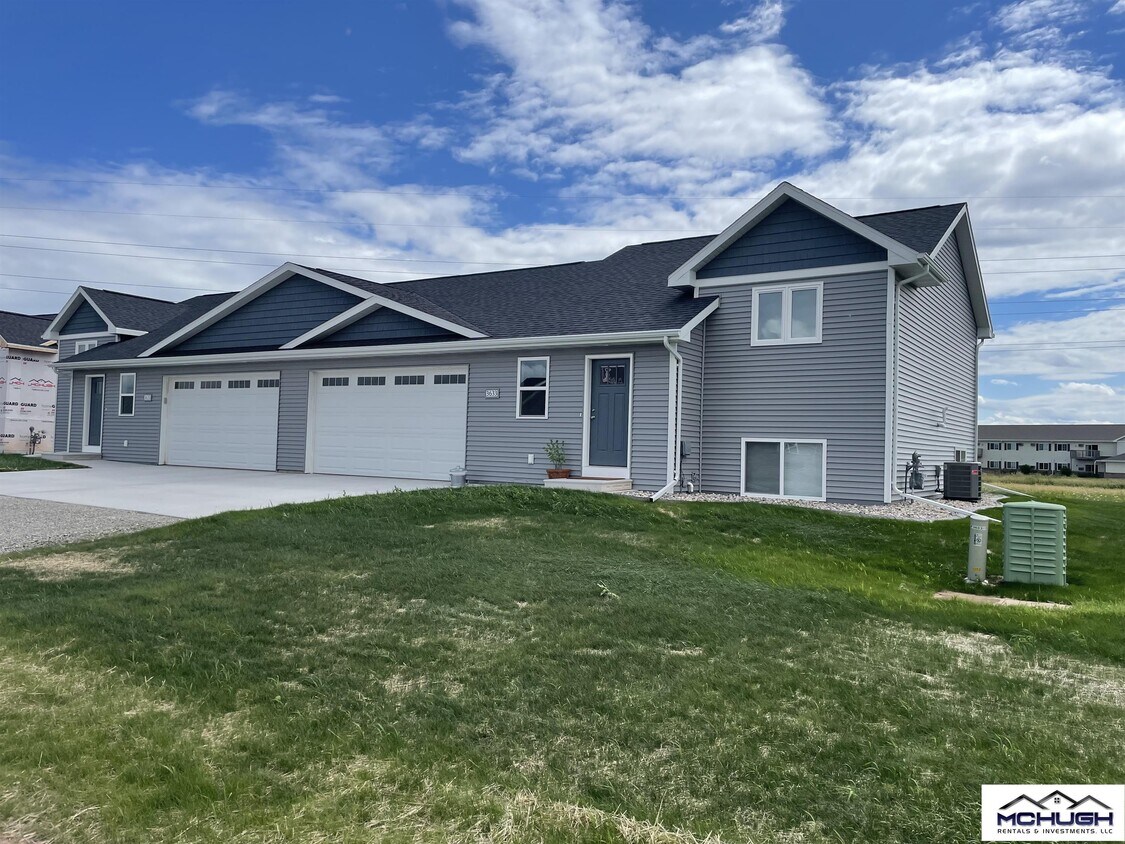 Primary Photo - 3633 E Rubyred Dr