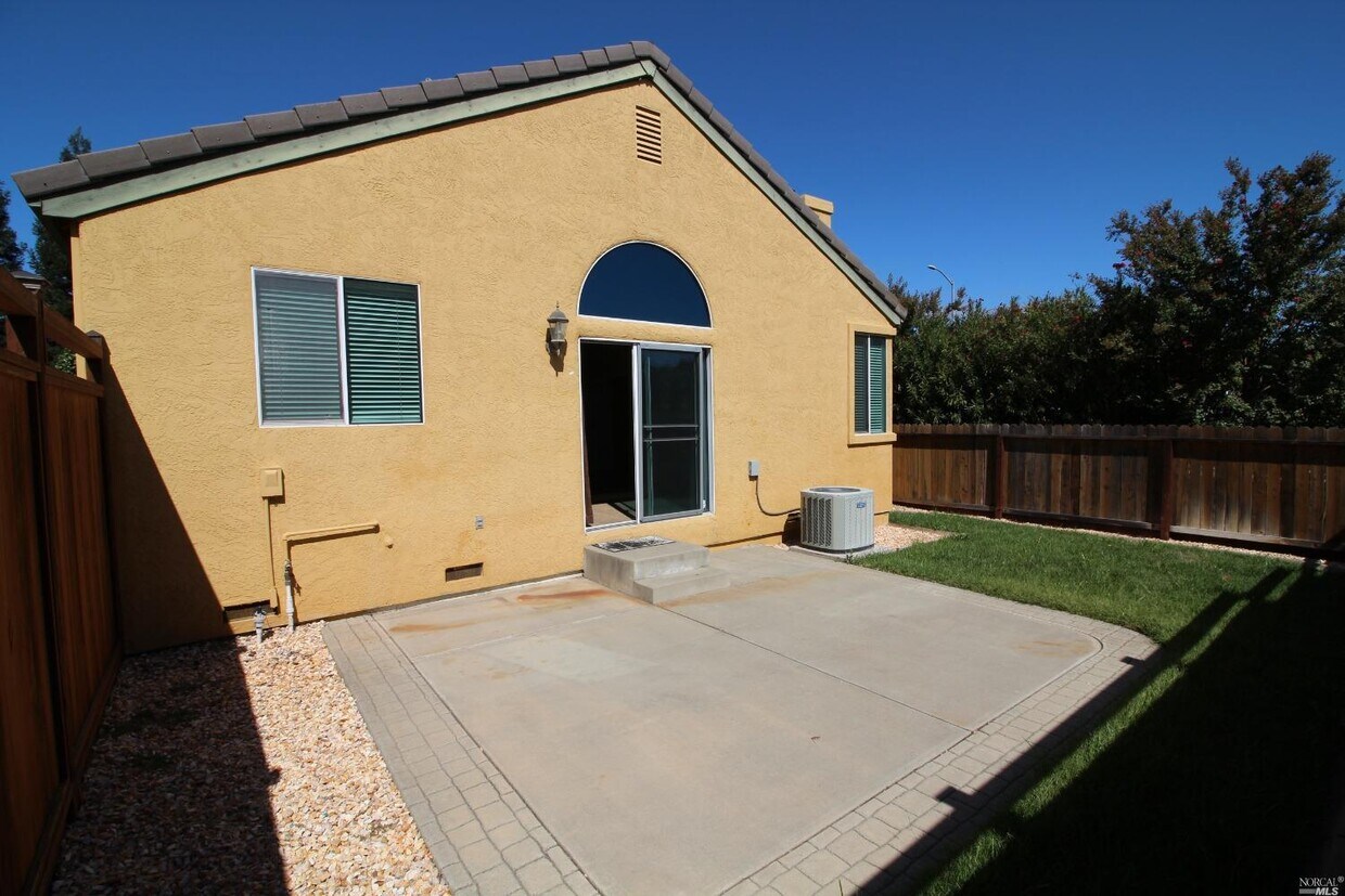 Foto principal - 900 Bluewater Dr
