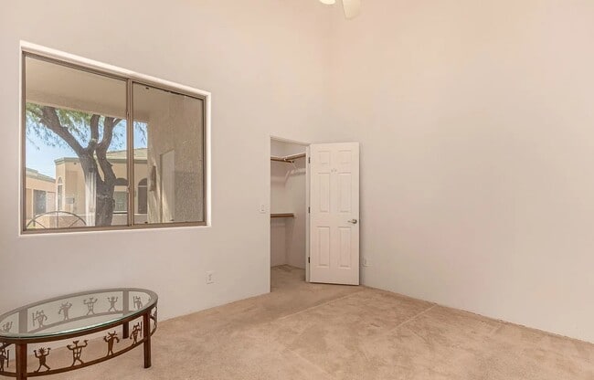 Building Photo - Compact, Modern & Convenient 1BR