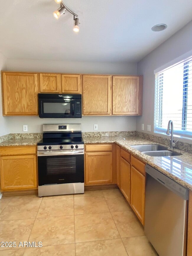Building Photo - 11911 W Dahlia Dr