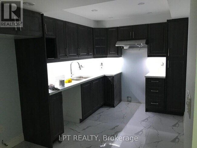 Building Photo - 90 Lloyd Sanderson Dr