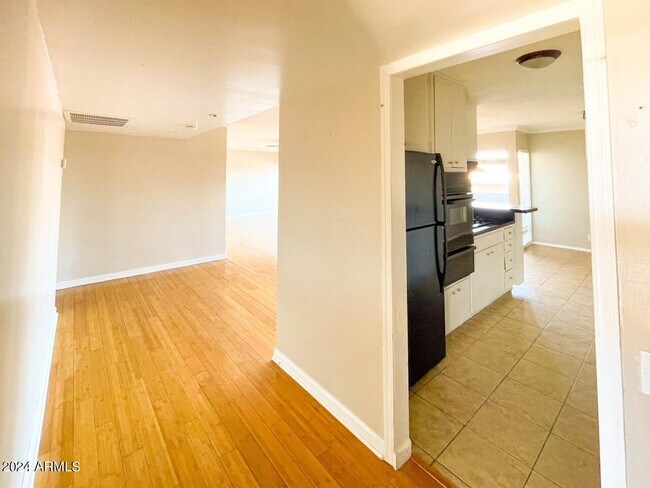 Foto del edificio - 6767 N 7th St