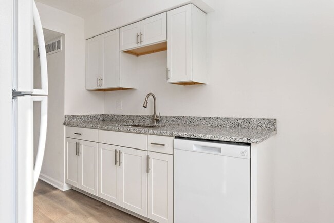 Foto del edificio - Spacious Duplex in Johnson County - Available December 15