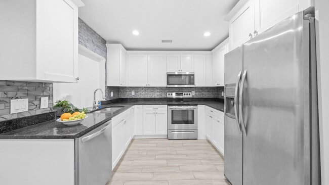 Photo - 10906 N Oakleaf Ave Apartment