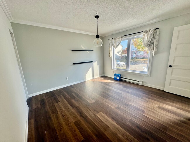 Photo du bâtiment - Spacious 7 Bedroom, 2.5 Bathroom Home