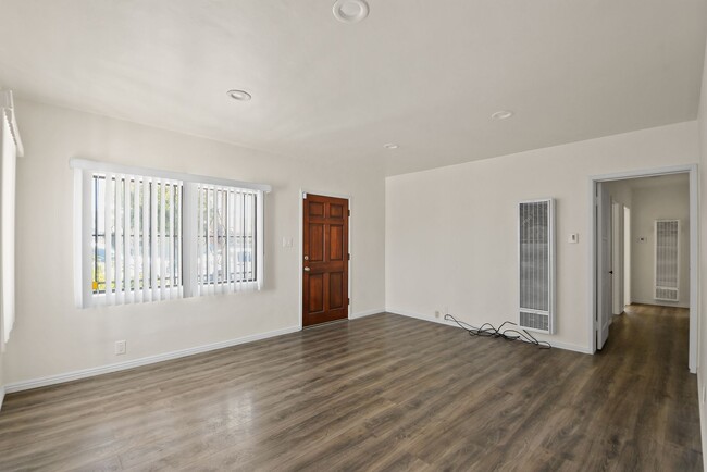 Building Photo - Newly Re-Modeled 3B | 1B home located in Prime Gardena!