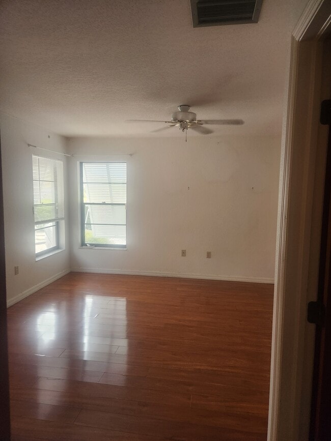 Dormitorio - 26186 Northern Cross Rd