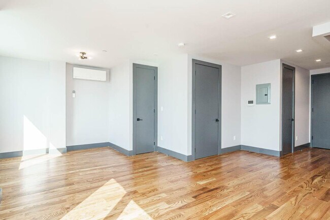 Building Photo - 1461 Gates Ave