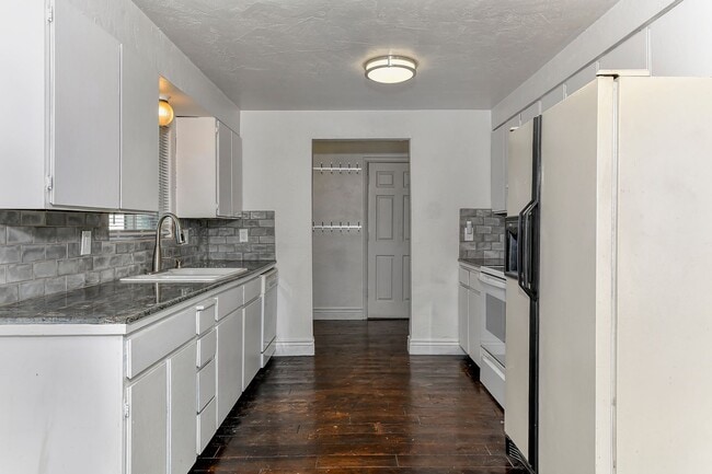 Building Photo - 3 Bedroom 1 Bathroom Duplex in SW Boise