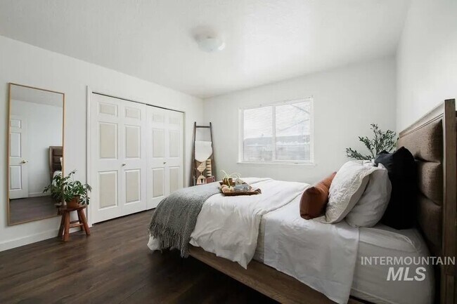 Foto del edificio - 10495 W Hazelwood Dr