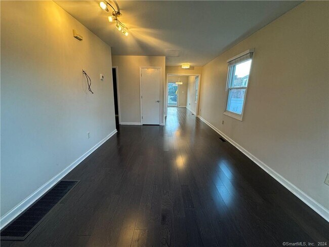 Building Photo - 41 Nash Pl