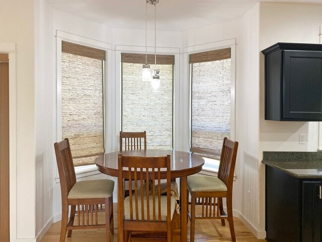 Building Photo - Beautiful Single Level Home in North Albany!