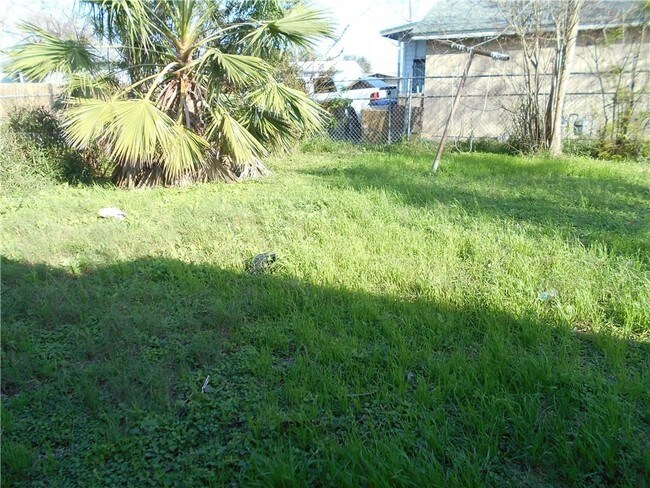 Foto del edificio - 4702 Larkspur Ln