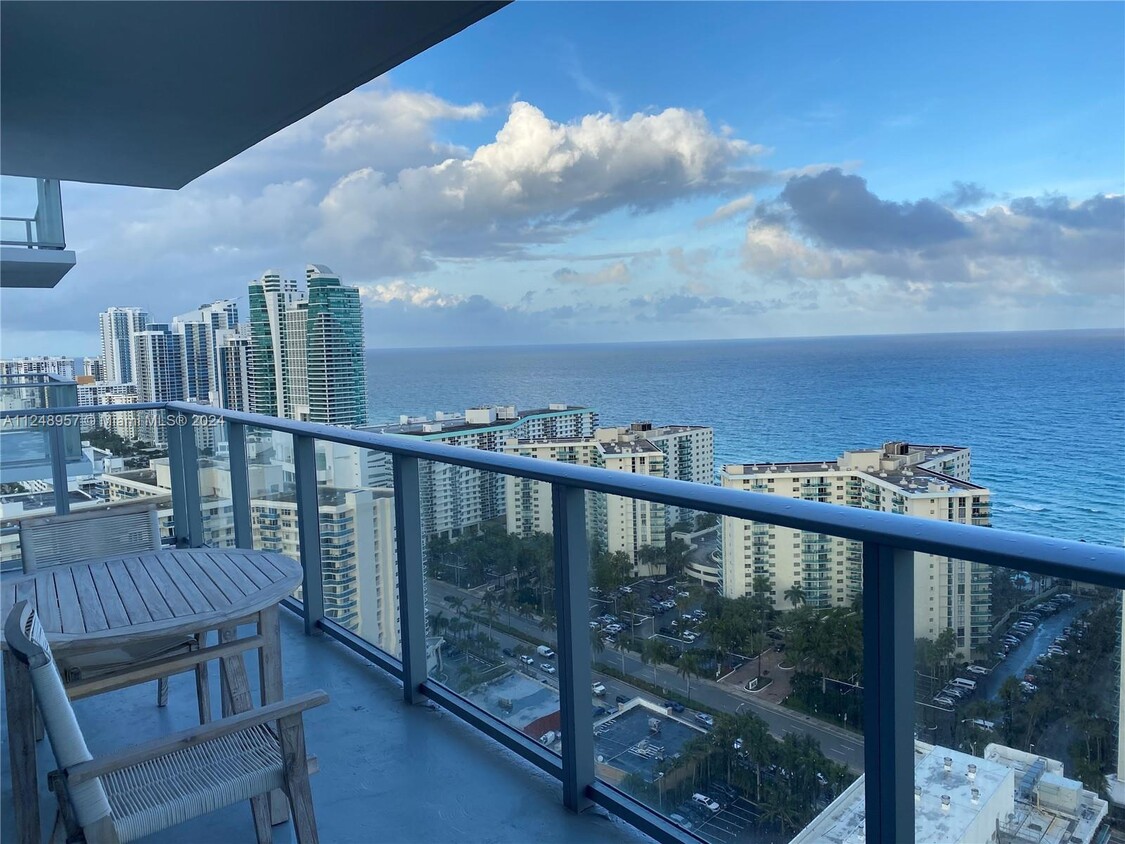 Foto principal - 4010 S Ocean Dr