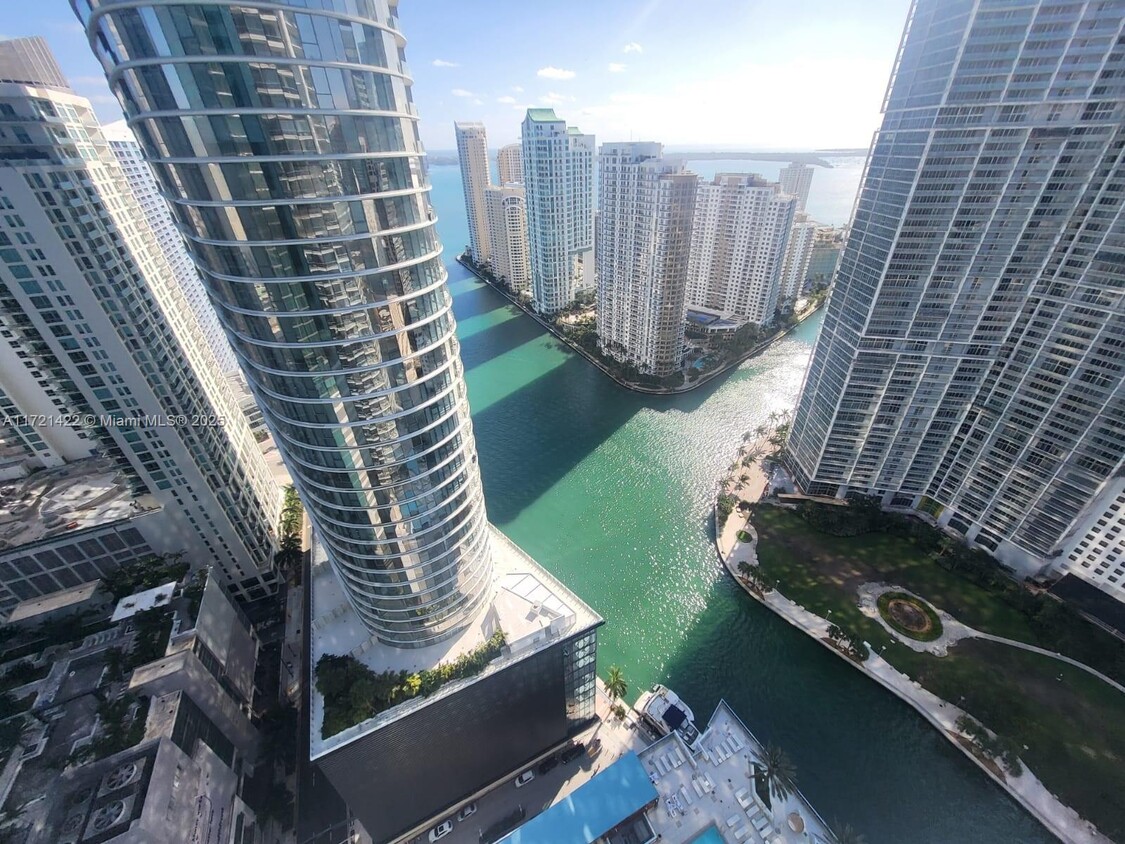 Primary Photo - 200 Biscayne Blvd Way