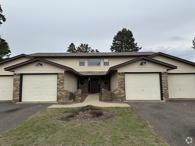 Building Photo - 1603 Pinewood Ln