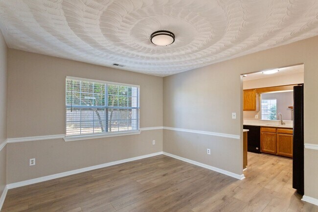 Foto del edificio - 1470 Berkshire Dr