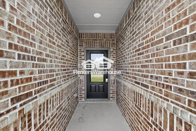 Foto del edificio - MOVE IN READY COMPLETELY UPDATED - 3BED/2B...