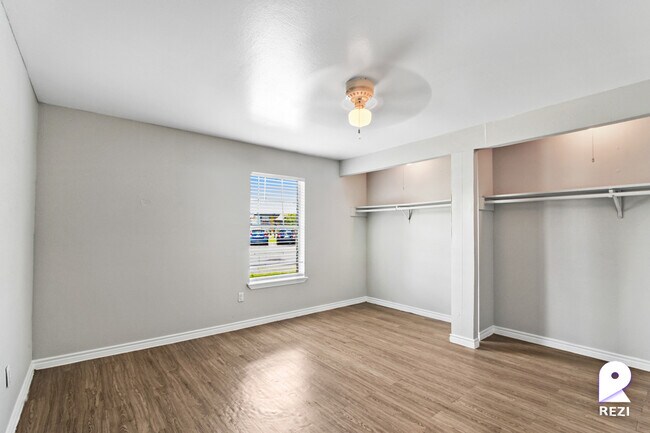Foto del edificio - 11810 Algonquin Dr