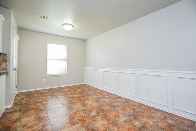 Building Photo - 1406 Hickory St