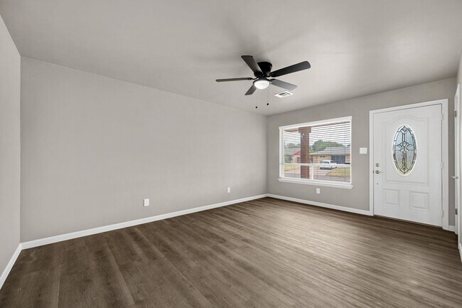 Foto del edificio - 509 NE Cimarron Cir