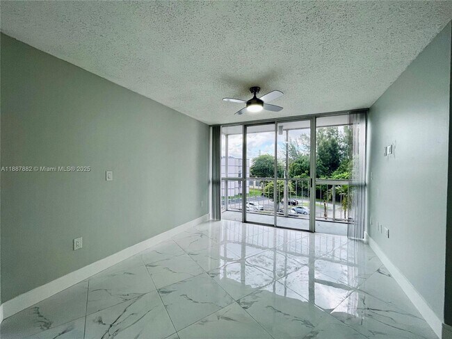 Foto del edificio - 7125 NW 186th St