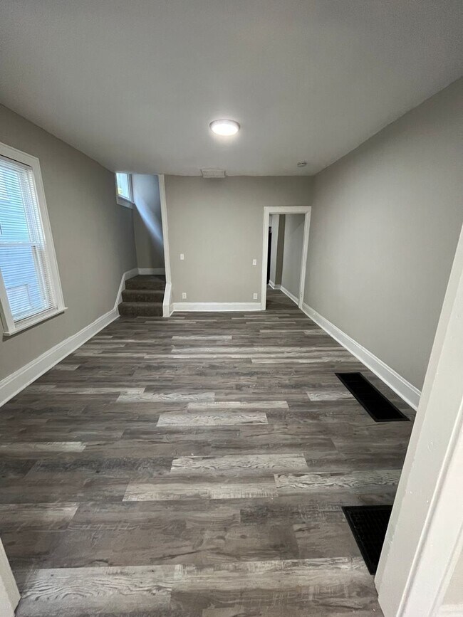 Building Photo - 490-492-492 E Jenkins Ave